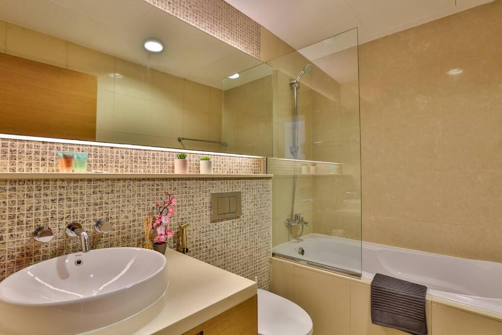 Lux 1Br 2 Min To Burj Khalifa Apartment Дубай Екстериор снимка
